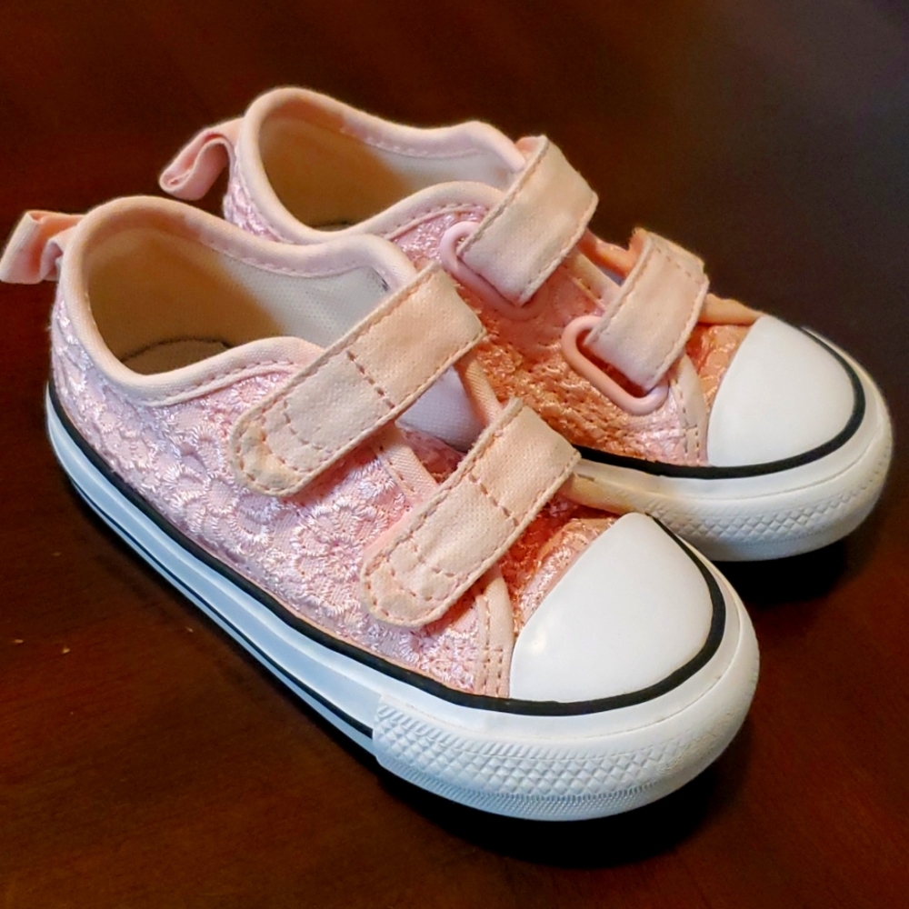 Converse size 6